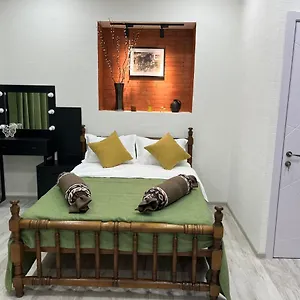 https://oldgold-apartment.alltbilisihotels.com